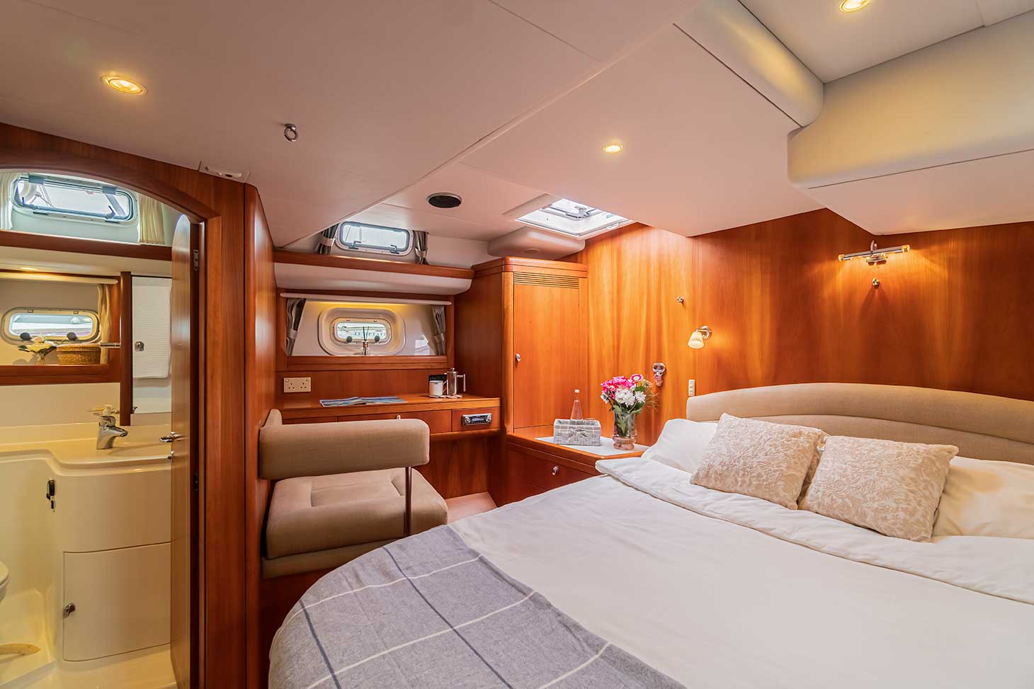 Skyelark 2 Aft VIP Double Cabin