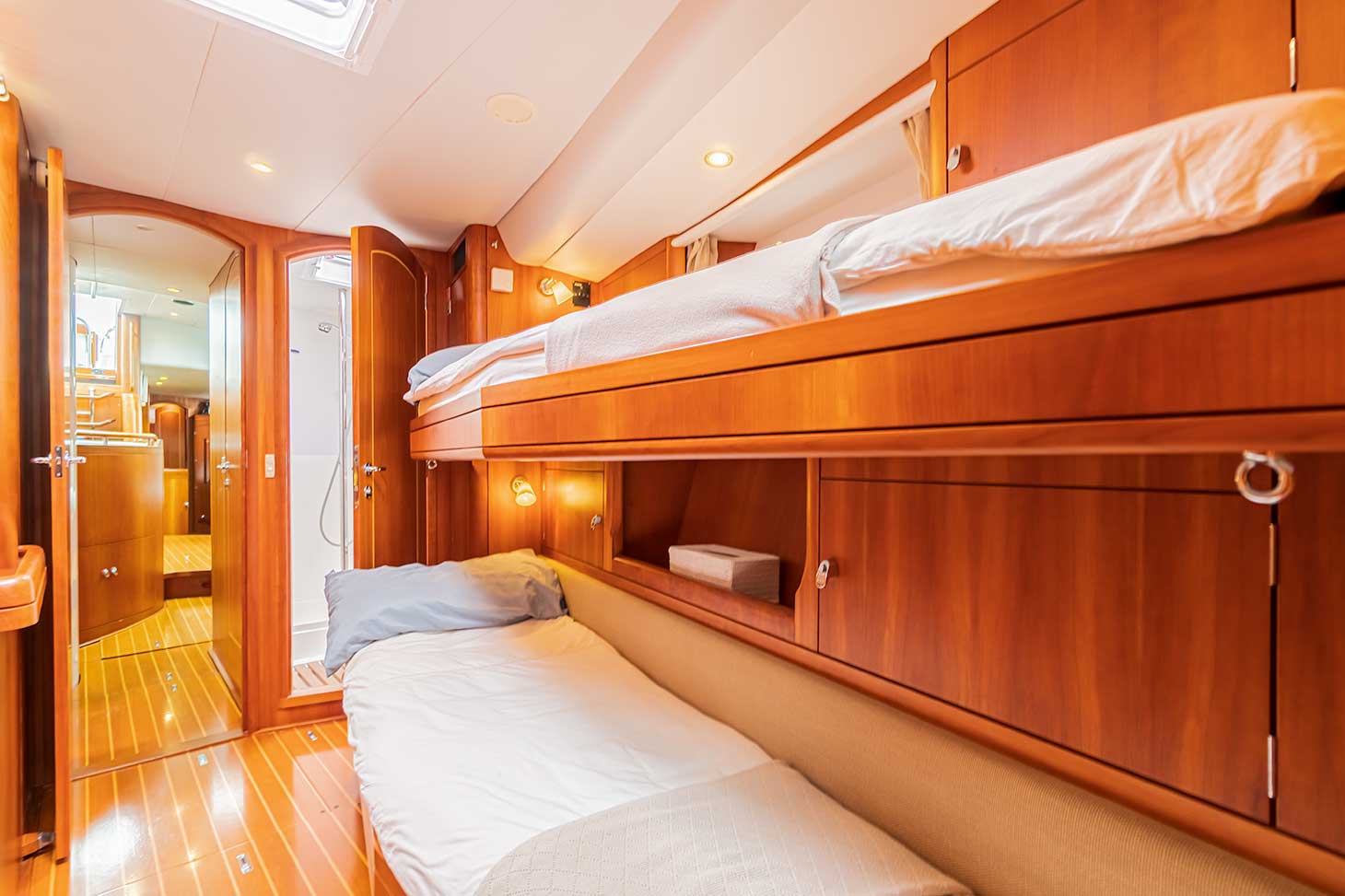 Skyelark 2 Port Twin Cabin