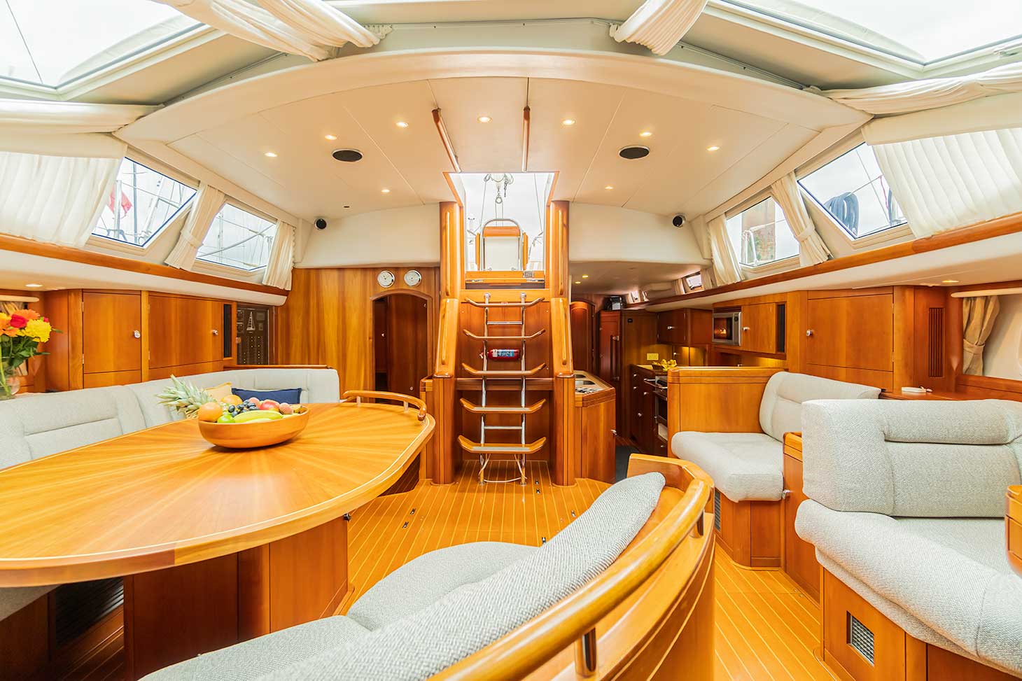 Skyelark 2 Saloon